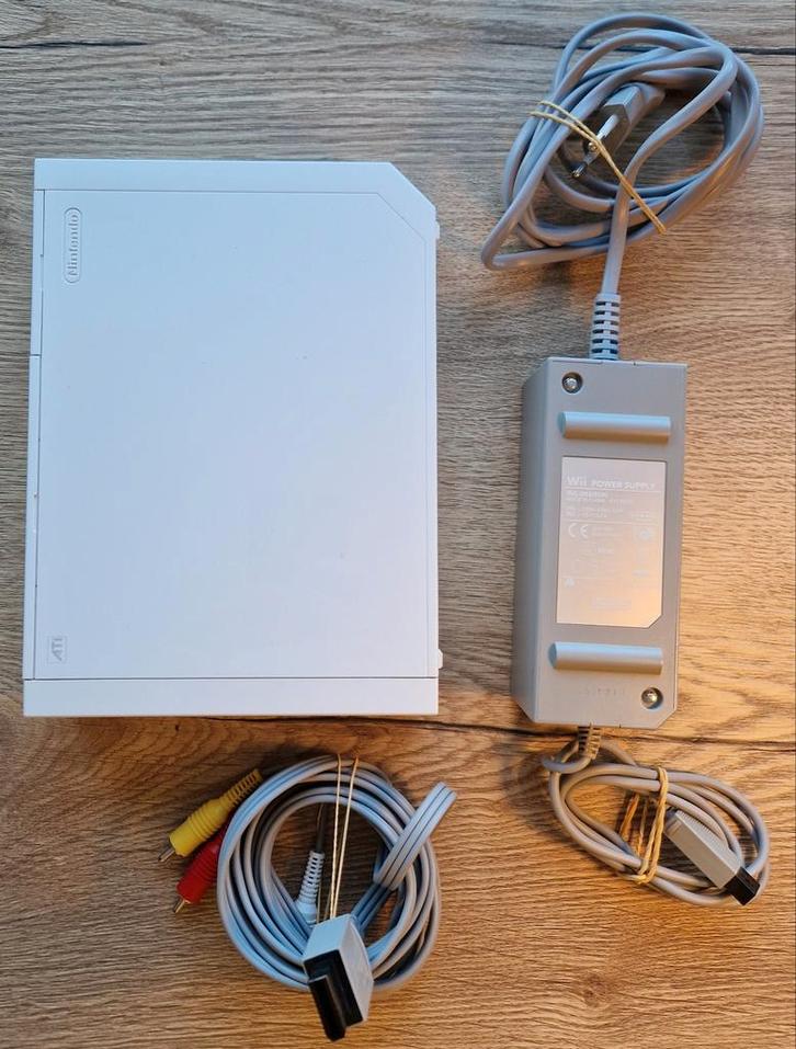 Nintendo Wii console met kabels, Spelcomputers en Games, Spelcomputers | Nintendo Wii, Gebruikt, Zonder controller, Ophalen of Verzenden