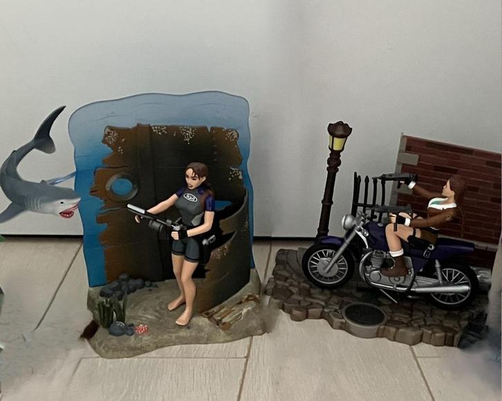 Tombraider Lara Croft Statues / action figures 2 stuks, Verzamelen, Poppetjes en Figuurtjes, Zo goed als nieuw, Ophalen of Verzenden