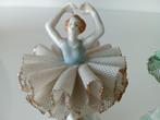 2 Danseressen beeldjes ca.9x6x4cm, Antiek en Kunst, Ophalen