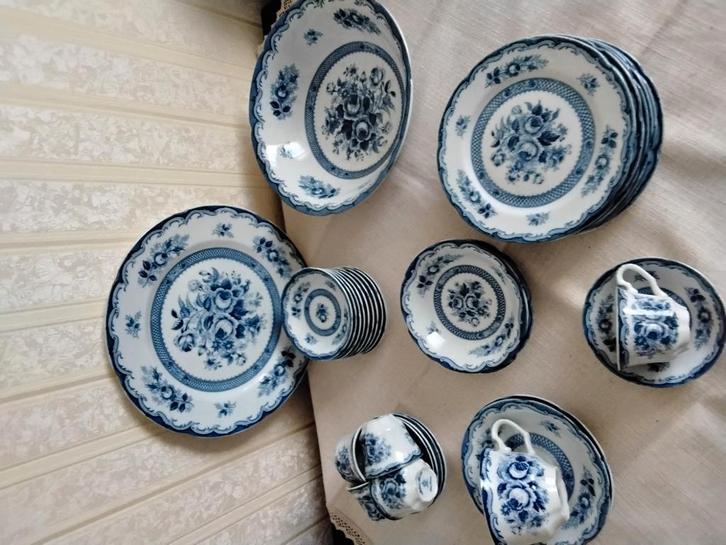 Blue rose  servies delen., Antiek en Kunst, Antiek | Porselein, Ophalen of Verzenden