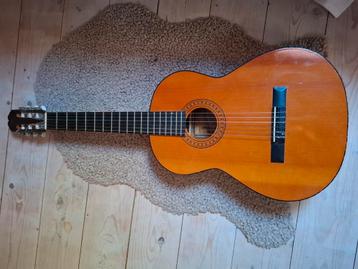 Admira Aloestische Spaanse gitaar beschikbaar voor biedingen