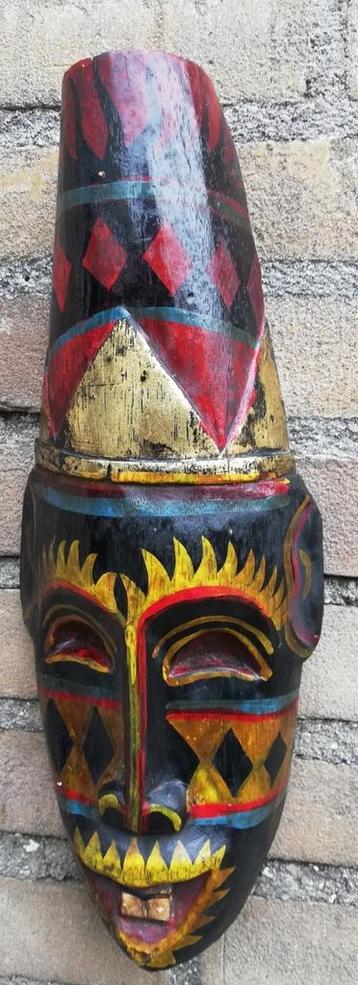 Masker Afrika. Houtsnijwerk. 12.5/33/6 cm.  beschikbaar voor biedingen