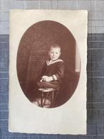 Fotokaart antiek - jongetje met zeilschip - portret foto -, Foto, Ophalen of Verzenden, Zo goed als nieuw, Voor 1940
