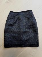 Te koop: Leuke zwarte rok met dierenprint, van H&M Maat: 34, Zwart, Ophalen of Verzenden, Zo goed als nieuw, Maat 34 (XS) of kleiner