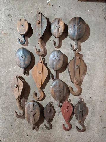 Oude antiek vintage katrol hijsblok houten metalen botter beschikbaar voor biedingen