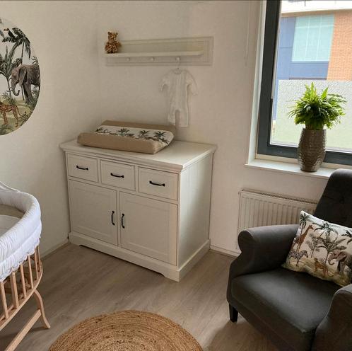 Kidsmill Complete babykamer (commode, bedje, wandplank), Kinderen en Baby's, Kinderkamer | Complete kinderkamers, Zo goed als nieuw