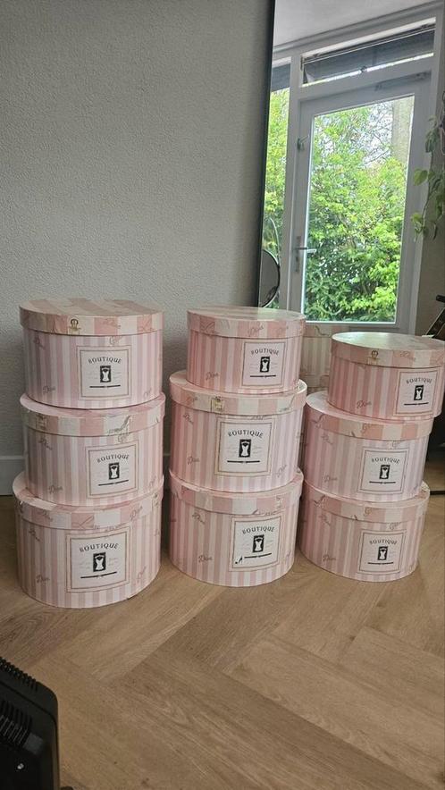 9 leuke roze opberg dozen, hoedendozen, schoenendoos, Doe-het-zelf en Verbouw, Kratten en Dozen, Gebruikt, Doos, Minder dan 50 cm