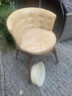 Klassieke gecapitoneerde vintage design stoel, Antiek en Kunst, Ophalen