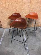 3 Gebruikte barkrukken - leer/staal - zithoogte 65cm, Huis en Inrichting, Barkrukken, Ophalen, Gebruikt, Met voetsteun, .