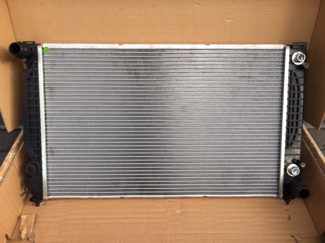Radiateur Audi A4 of A6  nieuw in doos., Auto-onderdelen, Motor en Toebehoren, Audi, Volkswagen, Skoda, Nieuw, Ophalen of Verzenden