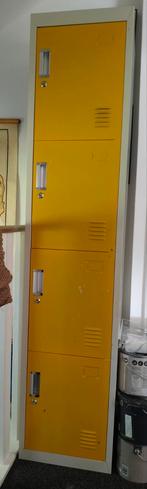 Locker kastje 4 deuren geel beige, Huis en Inrichting, Kasten | Lockerkasten, Ophalen of Verzenden, Zo goed als nieuw
