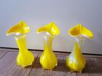 2 murano vazen kelkbloem geel/wit / design vaas, Antiek en Kunst, Kunst | Designobjecten, Ophalen of Verzenden
