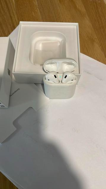 Apple AirPods (2nd generation) beschikbaar voor biedingen