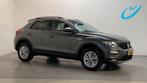 Volkswagen T-Roc 1.5 TSI 150pk DSG Style Parkeersensoren Nav, Auto's, Stof, 4 cilinders, Origineel Nederlands, Bedrijf