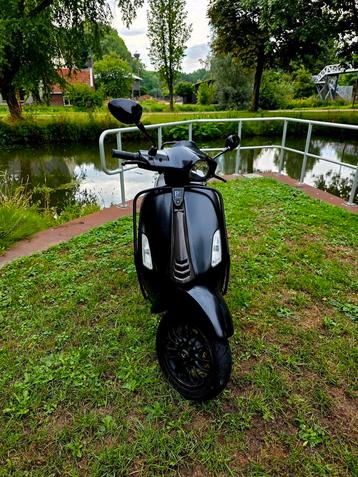 Vespa sprint snor beschikbaar voor biedingen