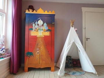 Disney Aladin kleding kast beschikbaar voor biedingen