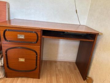 Mahoniehouten bureau beschikbaar voor biedingen