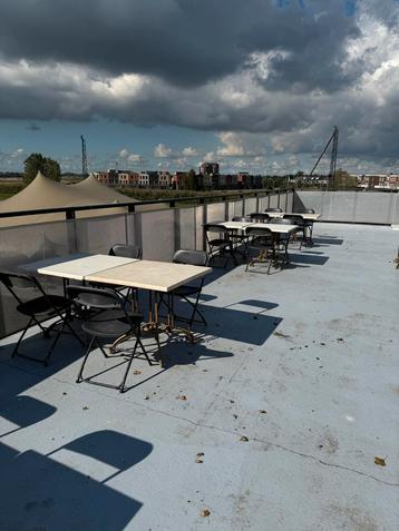Terras Inrichting - Tafel met Stoelen beschikbaar voor biedingen