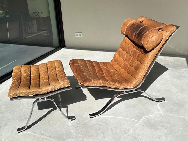 Arne Norell Ari loungechair + hocker – designklassieker, Huis en Inrichting, Fauteuils, Gebruikt, Leer, 50 tot 75 cm, Minder dan 75 cm