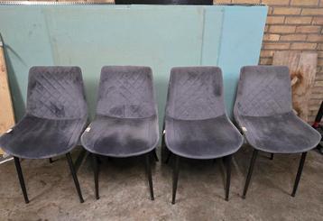 4 Eetkamerstoelen grijs  beschikbaar voor biedingen