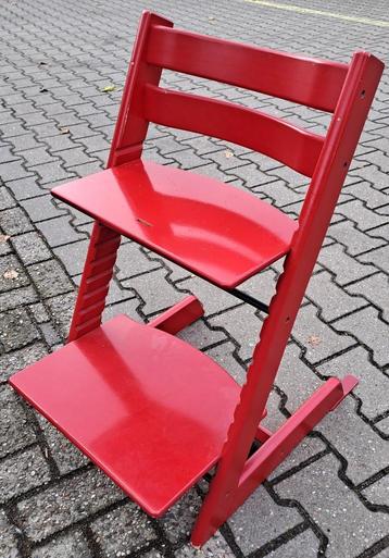 Rode Stokke Tripp Trapp stoel beschikbaar voor biedingen