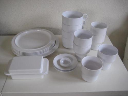 Mepal servies wit 37 stuks + Retro botervloot + retro mokken, Caravans en Kamperen, Kampeeraccessoires, Gebruikt, Ophalen of Verzenden