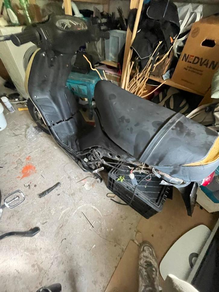 Typhoon frame 125cc 1995 met papieren en leesbare nummers!, Fietsen en Brommers, Brommeronderdelen | Snorfietsen, Gebruikt, Piaggio