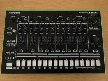 Roland TR8 + 7x7 expansion beschikbaar voor biedingen