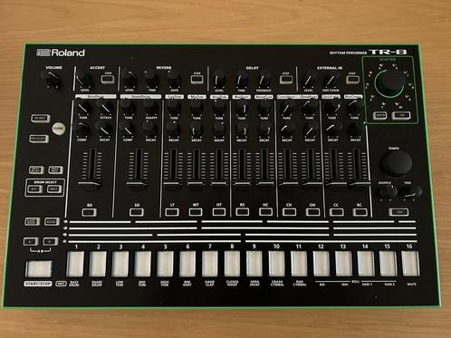 Roland TR8 + 7x7 expansion, Muziek en Instrumenten, Drumcomputers, Zo goed als nieuw, Roland, Ophalen