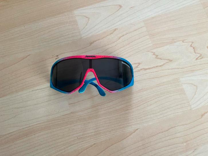 Alpina sportzonnebril / ski bril – foute 90’s zonnebril, Kleding | Heren, Carnavalskleding en Feestkleding, Zo goed als nieuw