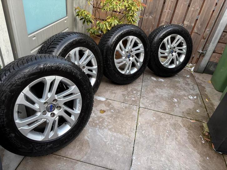 Originele Volvo XC60 velgen met winterbanden 8 mm profiel, Auto-onderdelen, Banden en Velgen, Velg(en), Winterbanden, 17 inch
