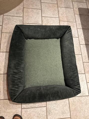 Hondenmand of kussen beschikbaar voor biedingen