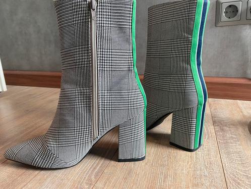 Nieuw Sacha 41 enkellaarsjes zwart wit geruit Groen bies, Kleding | Dames, Schoenen, Nieuw, Lage of Enkellaarzen, Wit, Ophalen of Verzenden