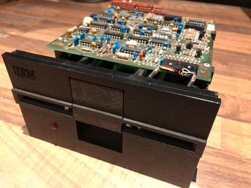 IBM 5150/5160 Tandon TM100-2A fullheight 5.25" diskettedrive beschikbaar voor biedingen