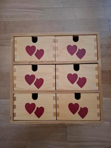 Ladekastje met hartjes beschikbaar voor biedingen