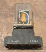 Relais 220V 3x wissel 1x maak + voet, Hobby en Vrije tijd, Elektronica-componenten, Ophalen of Verzenden, Gebruikt