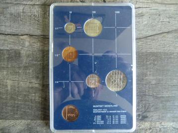 Jaarset 1985 in plastic cassette met penning Rijks Munt			 beschikbaar voor biedingen
