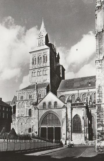 MAASTRICHT St. Servaas Kerk  beschikbaar voor biedingen