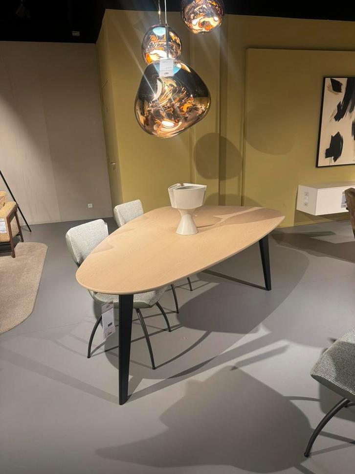 Eetkamertafel Bondi T02 - Leolux, Huis en Inrichting, Tafels | Eettafels, Zo goed als nieuw, 50 tot 100 cm, 150 tot 200 cm, Rechthoekig