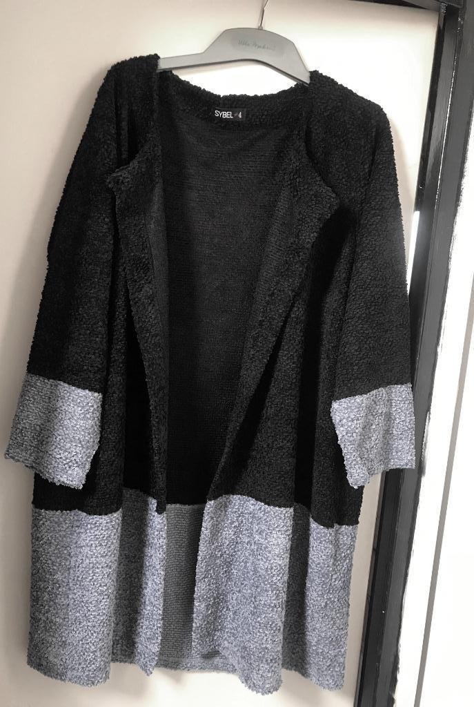 SYBEL vest lang maat 4 = 52-54, Kleding | Dames, Truien en Vesten, Zo goed als nieuw, Maat 46/48 (XL) of groter, Verzenden