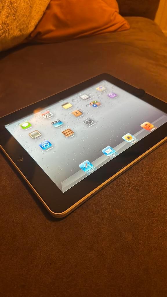 Oude apple ipad eerste generatie, Computers en Software, Apple iPads, Zo goed als nieuw, Apple iPad, 10 inch, 16 GB, Ophalen of Verzenden