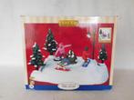 Lemax 94989 Snowbording Friends  GA/3, Diversen, Kerst, Ophalen of Verzenden, Zo goed als nieuw