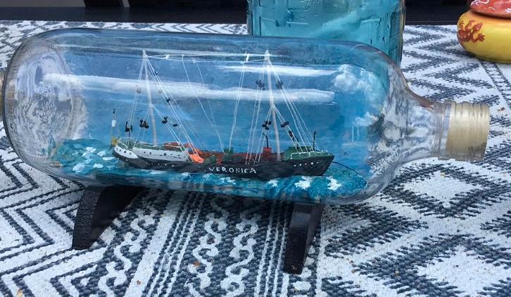 Scheepje in fles met Radio Veronica erin, Verzamelen, Scheepvaart, Nieuw, Ophalen of Verzenden