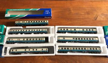 Set van 7 personen/bagage/post/slaapwagons van de DB/DR beschikbaar voor biedingen