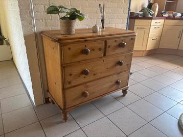 Houten ladekast met 4 lades beschikbaar voor biedingen