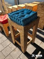 Houten krukken in twee maten – OSB met kleurrijke kussens, Ophalen, 60 tot 90 cm, Nieuw, Pack & Zo