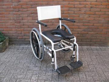 Po – Douchestoel Invacare zitbreedte 47 cm met RVS po beschikbaar voor biedingen
