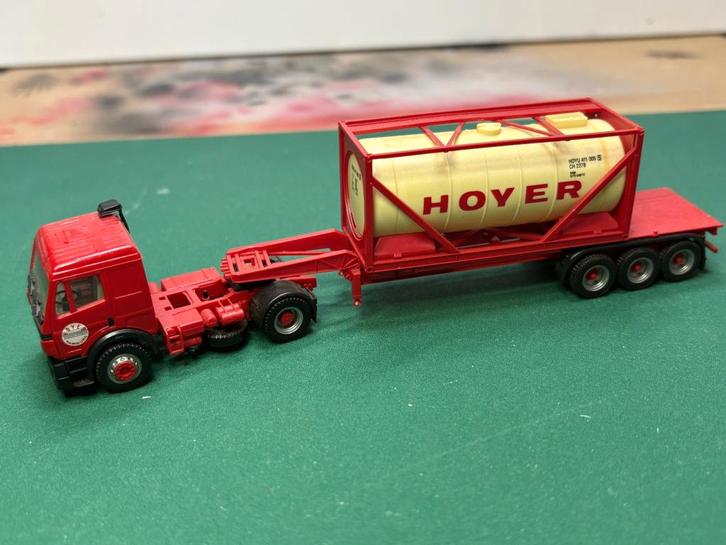 Herpa Mercedes trekker met container HOYER IMG7085/6/7, Hobby en Vrije tijd, Modelauto's | 1:87, Zo goed als nieuw, Bus of Vrachtwagen