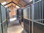 Onderdelen voor 5 stallen en zadelkamer, Stalling, 4 paarden of pony's of meer