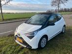 Toyota Aygo X-play 5D 2019 Wit met zwart dak., Auto's, Toyota, Voorwielaandrijving, 4 stoelen, Wit, Origineel Nederlands